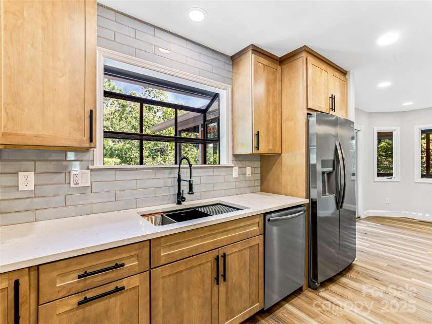 15 Josie Lane, Asheville, NC 28804.  MLS# CAR4267663, YatesRealty ID 25606. 
