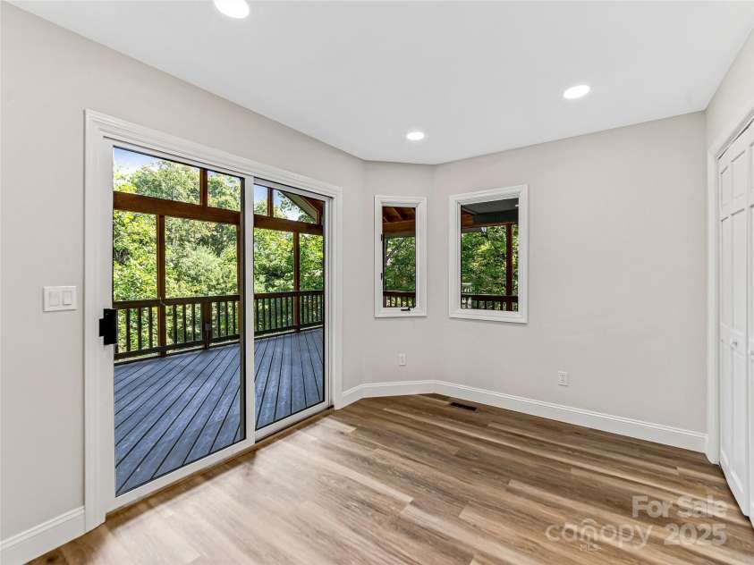 15 Josie Lane, Asheville, NC 28804.  MLS# CAR4267663, YatesRealty ID 25606. 