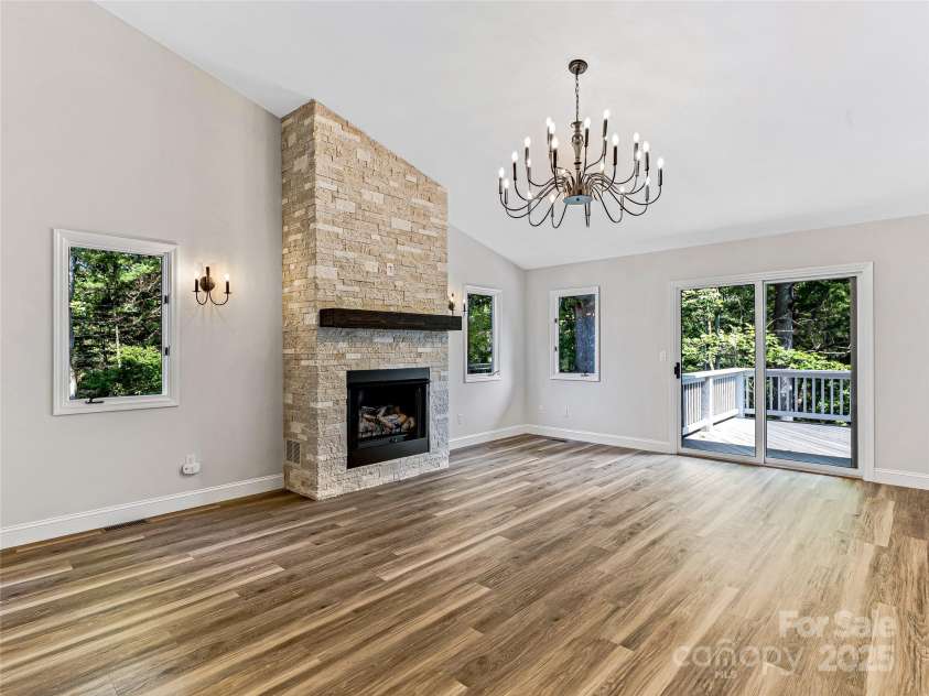 15 Josie Lane, Asheville, NC 28804.  MLS# CAR4267663, YatesRealty ID 25606. 