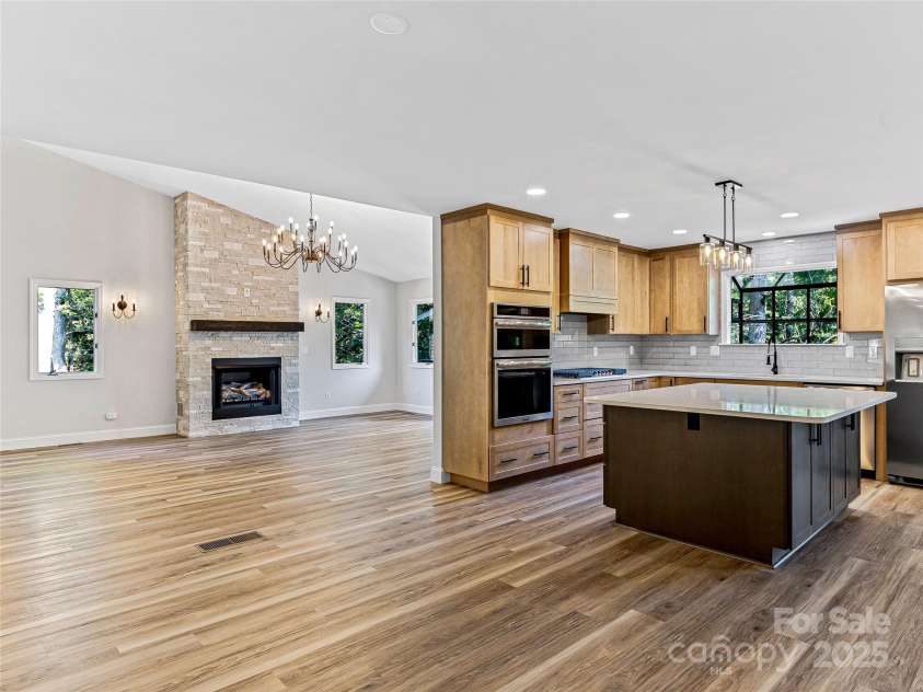 15 Josie Lane, Asheville, NC 28804.  MLS# CAR4267663, YatesRealty ID 25606. 