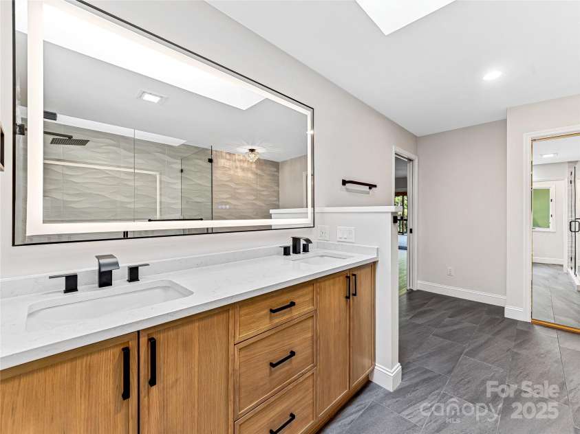 15 Josie Lane, Asheville, NC 28804.  MLS# CAR4267663, YatesRealty ID 25606. 