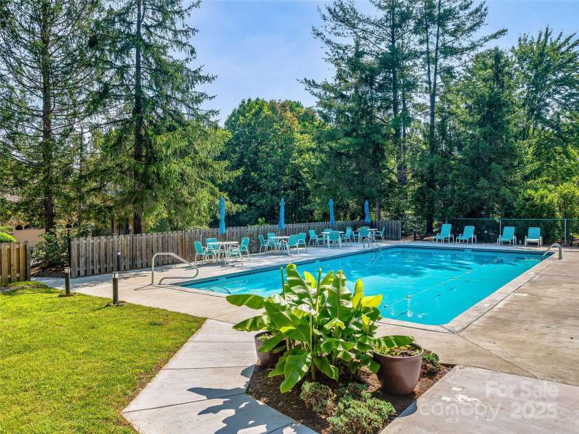 15 Josie Lane, Asheville, NC 28804.  MLS# CAR4267663, YatesRealty ID 25606. 
