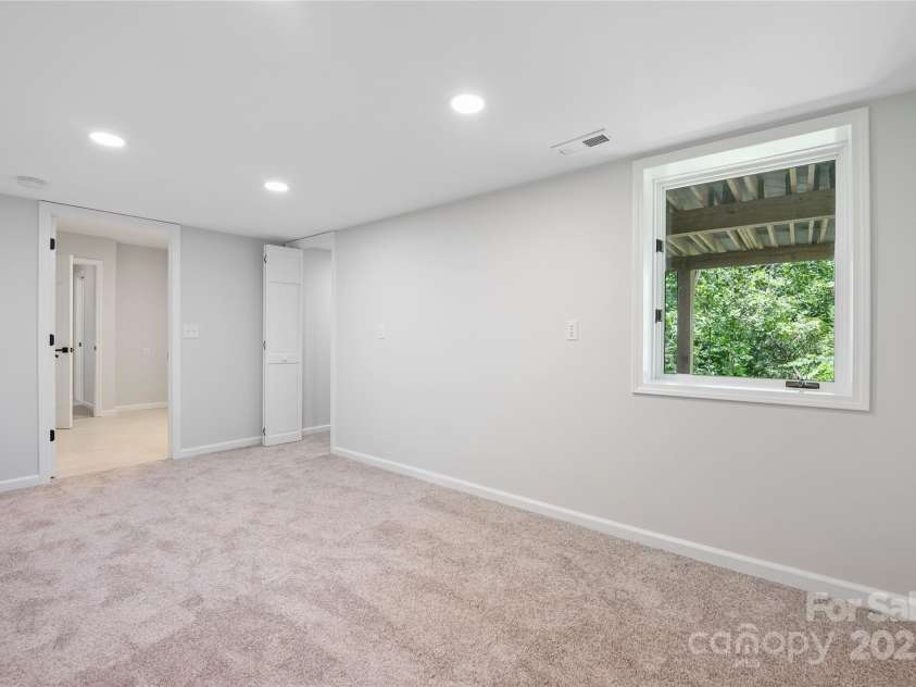 15 Josie Lane, Asheville, NC 28804.  MLS# CAR4267663, YatesRealty ID 25606. 