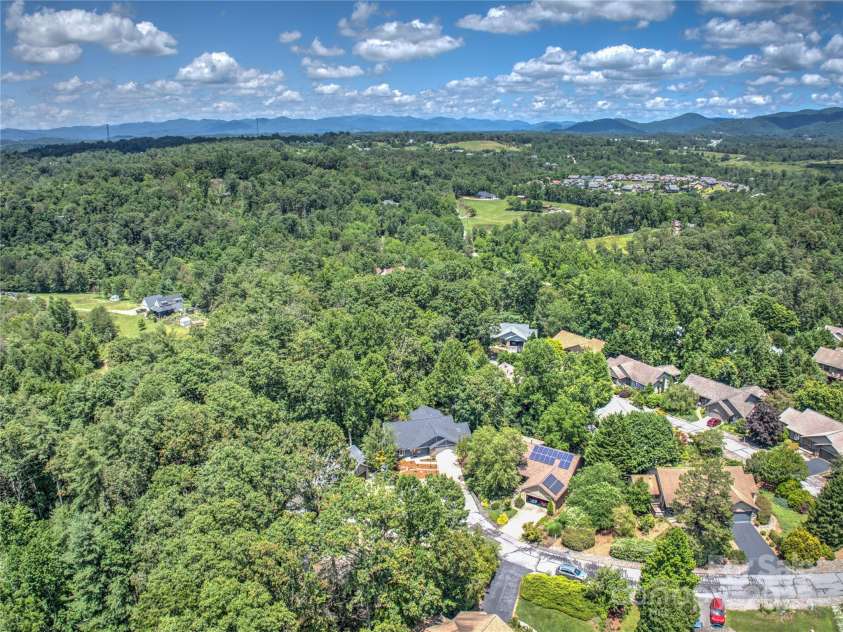 15 Josie Lane, Asheville, NC 28804.  MLS# CAR4267663, YatesRealty ID 25606. 