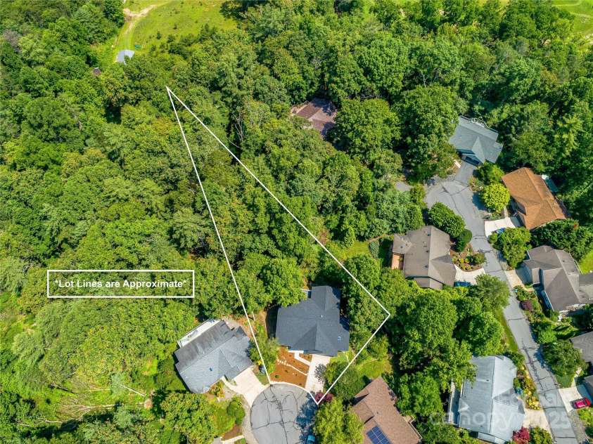 15 Josie Lane, Asheville, NC 28804.  MLS# CAR4267663, YatesRealty ID 25606. 