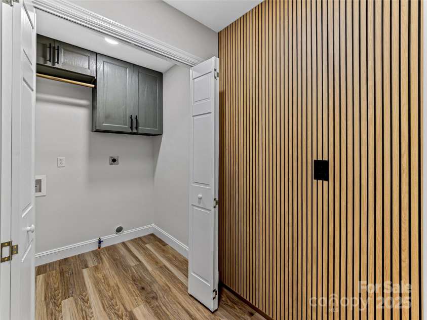 15 Josie Lane, Asheville, NC 28804.  MLS# CAR4267663, YatesRealty ID 25606. Laundry room and mudroom, main level