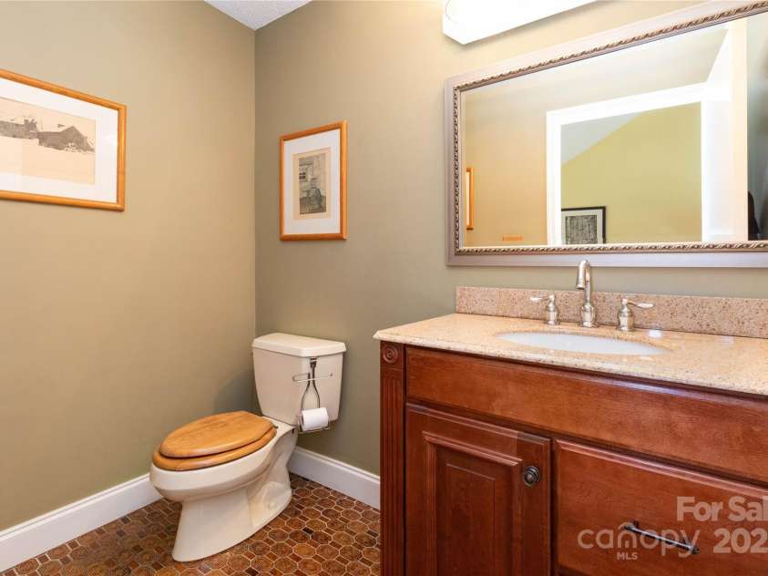 22 Robinhood Road, Asheville, NC 28804.  MLS# CAR4247044, YatesRealty ID 25607. 1/2 Bath Main Level