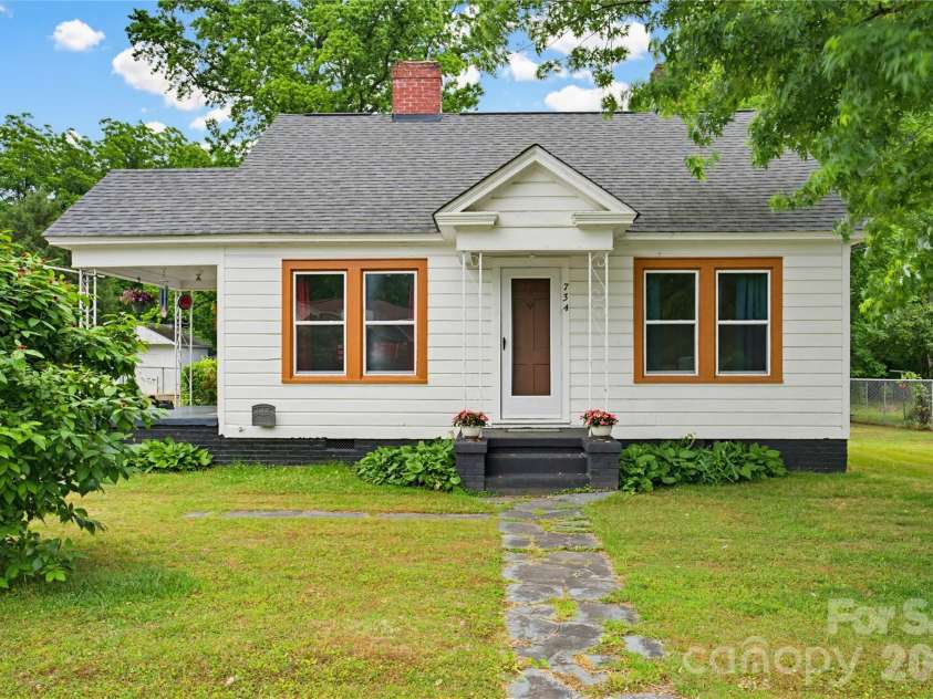 734 Tanglewood Drive, Salisbury, NC 28144.  MLS# CAR4384917, YatesRealty ID 25607. 