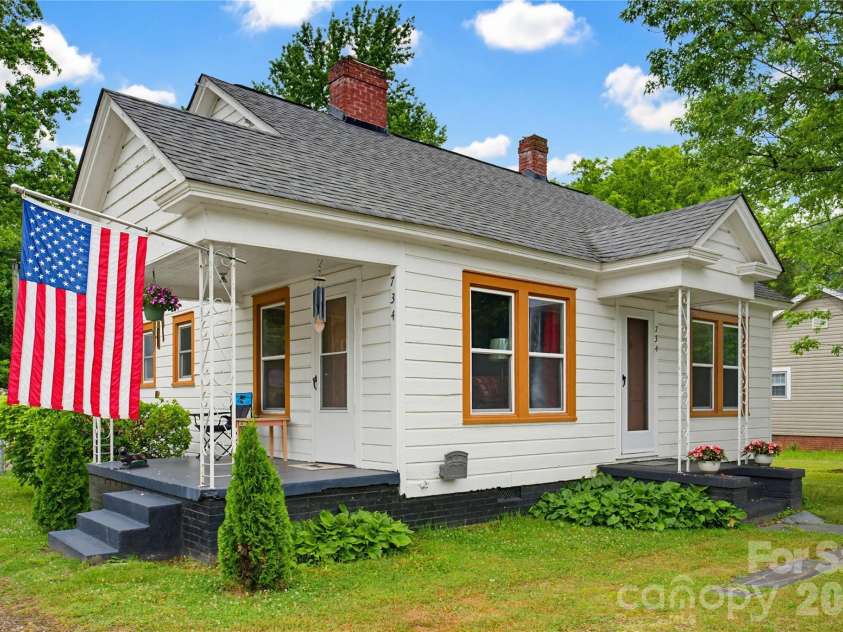 734 Tanglewood Drive, Salisbury, NC 28144.  MLS# CAR4384917, YatesRealty ID 25607. 