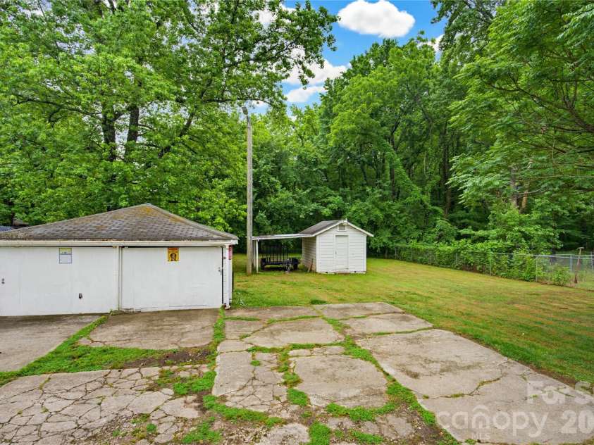 734 Tanglewood Drive, Salisbury, NC 28144.  MLS# CAR4384917, YatesRealty ID 25607. 