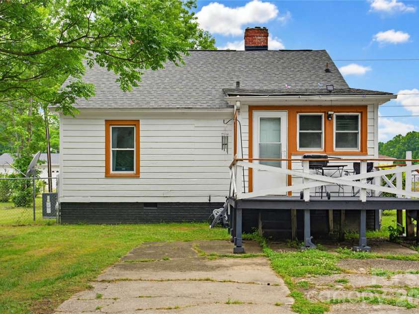 734 Tanglewood Drive, Salisbury, NC 28144.  MLS# CAR4384917, YatesRealty ID 25607. 