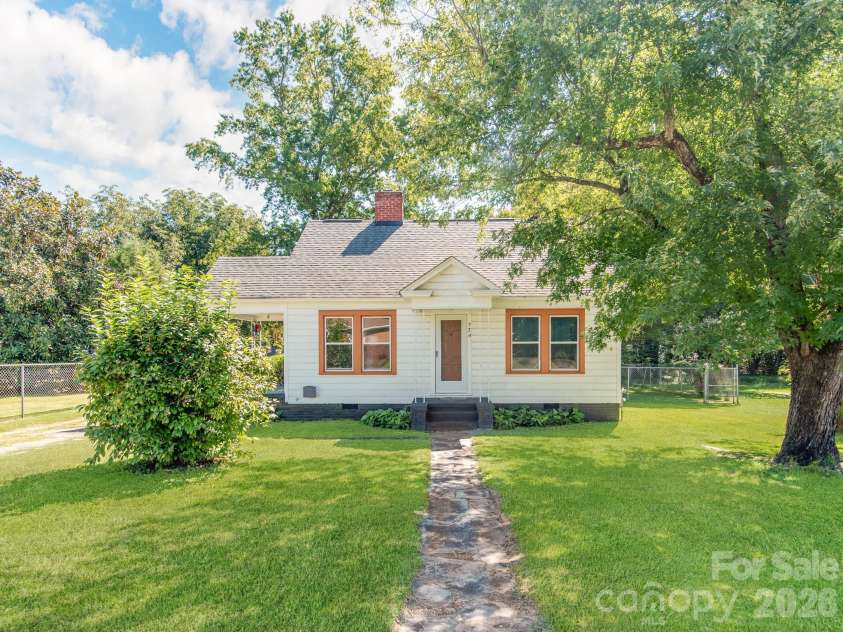 734 Tanglewood Drive, Salisbury, NC 28144.  MLS# CAR4428213, YatesRealty ID 25607. 