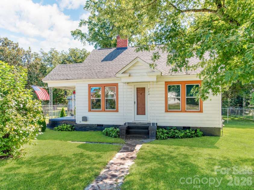 734 Tanglewood Drive, Salisbury, NC 28144.  MLS# CAR4428213, YatesRealty ID 25607. 