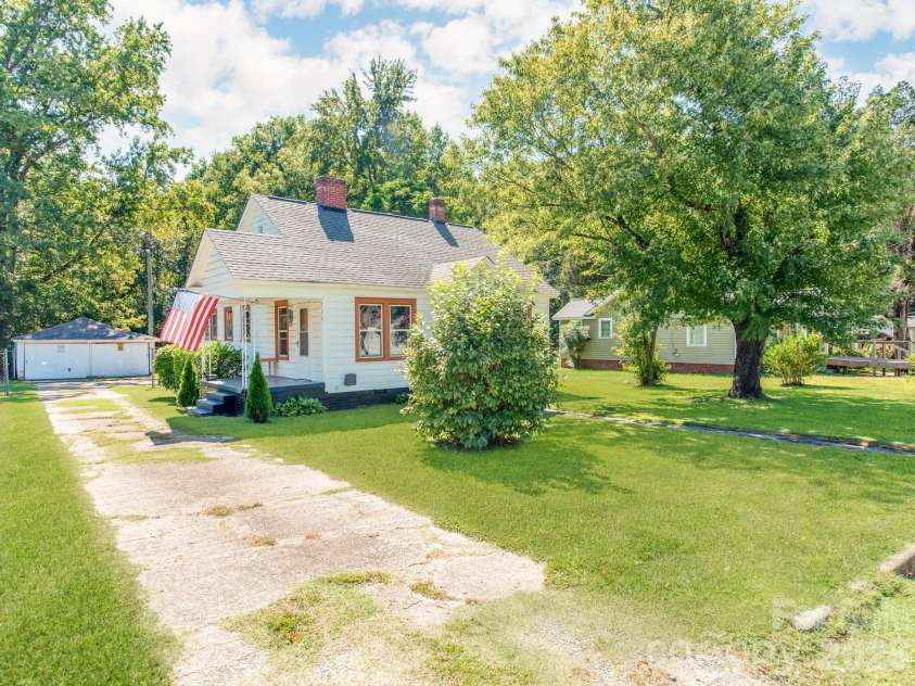 734 Tanglewood Drive, Salisbury, NC 28144.  MLS# CAR4428213, YatesRealty ID 25607. 
