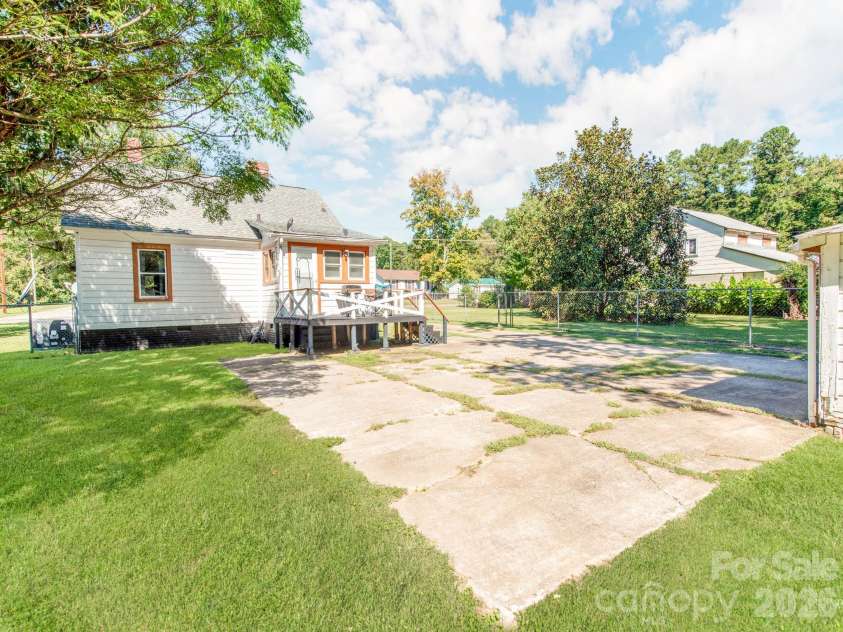 734 Tanglewood Drive, Salisbury, NC 28144.  MLS# CAR4428213, YatesRealty ID 25607. 