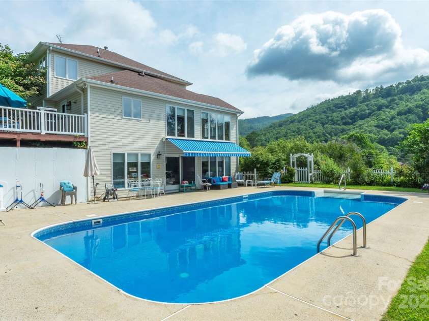12 Apple Tree Way, Asheville, NC 28805.  MLS# CAR4274426, YatesRealty ID 25608. 