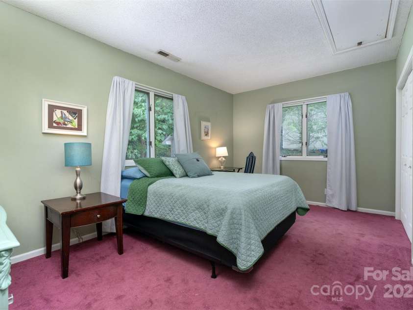 12 Apple Tree Way, Asheville, NC 28805.  MLS# CAR4274426, YatesRealty ID 25608. Apartment Bedroom