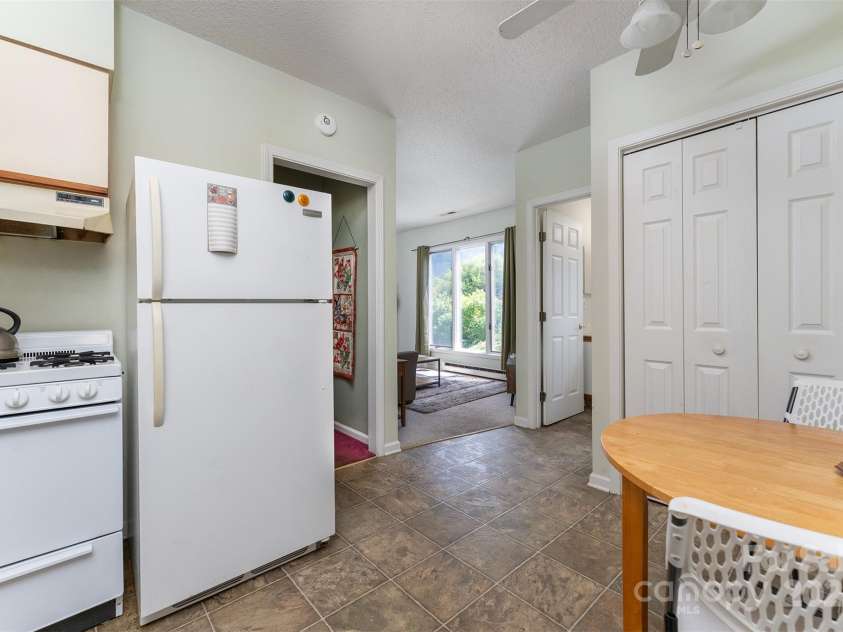 12 Apple Tree Way, Asheville, NC 28805.  MLS# CAR4274426, YatesRealty ID 25608. Apartment Kitchen