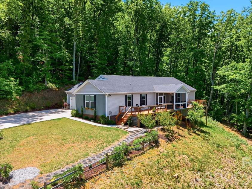 3346 Stones Throw Circle, Valdese, NC 28690.  MLS# CAR4380391, YatesRealty ID 25608. 