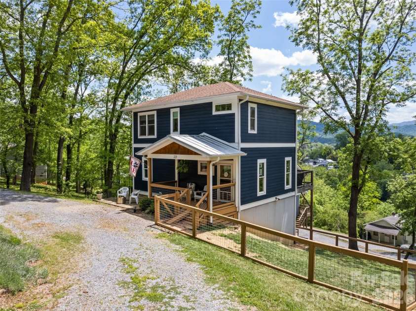 221 Northside Street, Canton, NC 28716.  MLS# CAR4378671, YatesRealty ID 25609. 221 Northside St in Canton, NC
