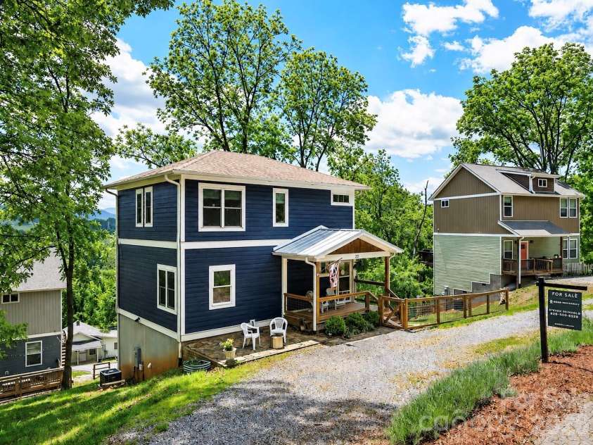 221 Northside Street, Canton, NC 28716.  MLS# CAR4378671, YatesRealty ID 25609. Circular drive off Northside St for easy access