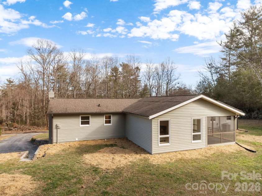 23 Coronet Lane, Hendersonville, NC 28792.  MLS# CAR4330078, YatesRealty ID 2561. 