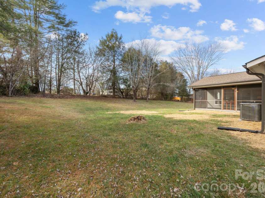 23 Coronet Lane, Hendersonville, NC 28792.  MLS# CAR4330078, YatesRealty ID 2561. 