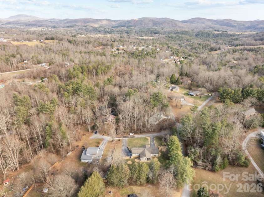 23 Coronet Lane, Hendersonville, NC 28792.  MLS# CAR4330078, YatesRealty ID 2561. 