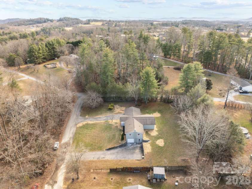 23 Coronet Lane, Hendersonville, NC 28792.  MLS# CAR4330078, YatesRealty ID 2561. 