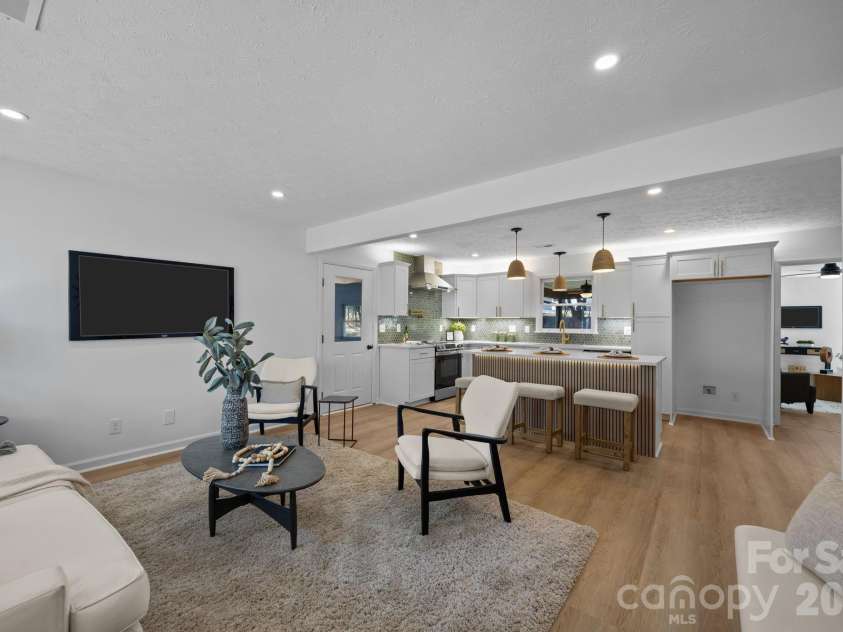 23 Coronet Lane, Hendersonville, NC 28792.  MLS# CAR4330078, YatesRealty ID 2561. 