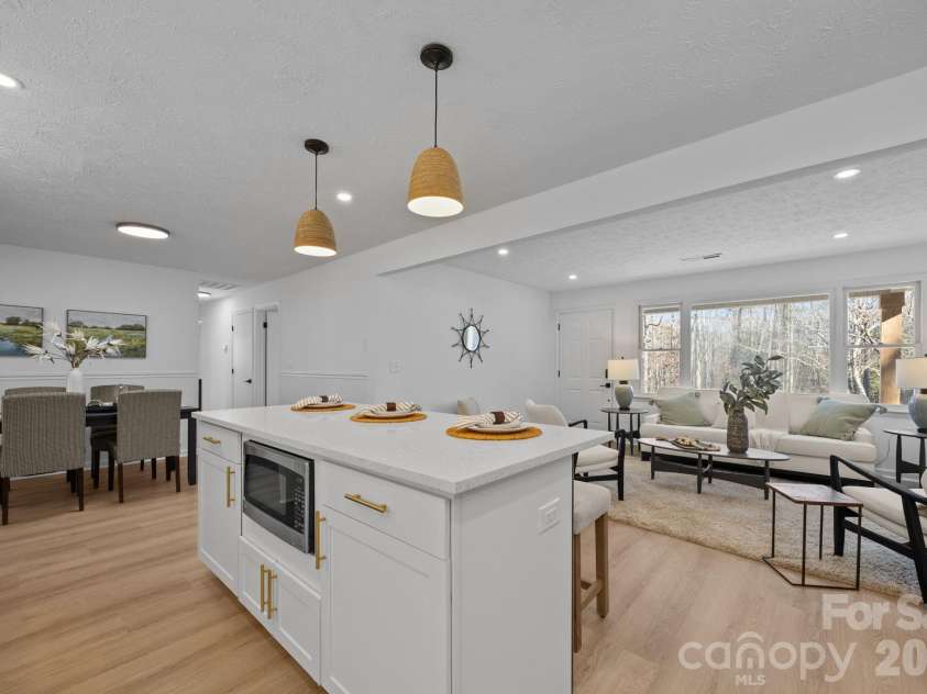 23 Coronet Lane, Hendersonville, NC 28792.  MLS# CAR4330078, YatesRealty ID 2561. 