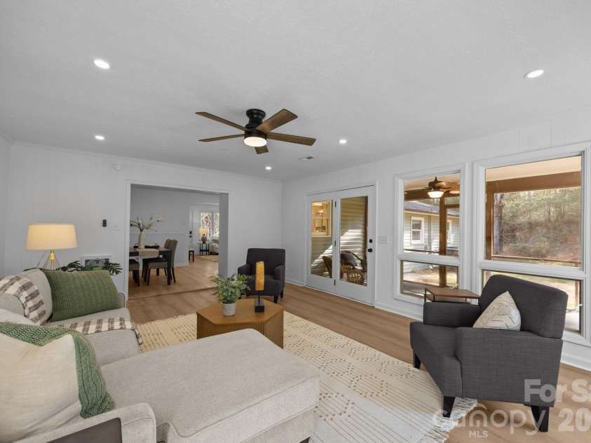 23 Coronet Lane, Hendersonville, NC 28792.  MLS# CAR4330078, YatesRealty ID 2561. 