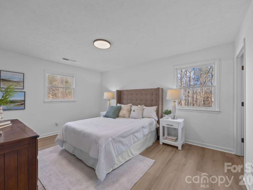 23 Coronet Lane, Hendersonville, NC 28792.  MLS# CAR4330078, YatesRealty ID 2561. 