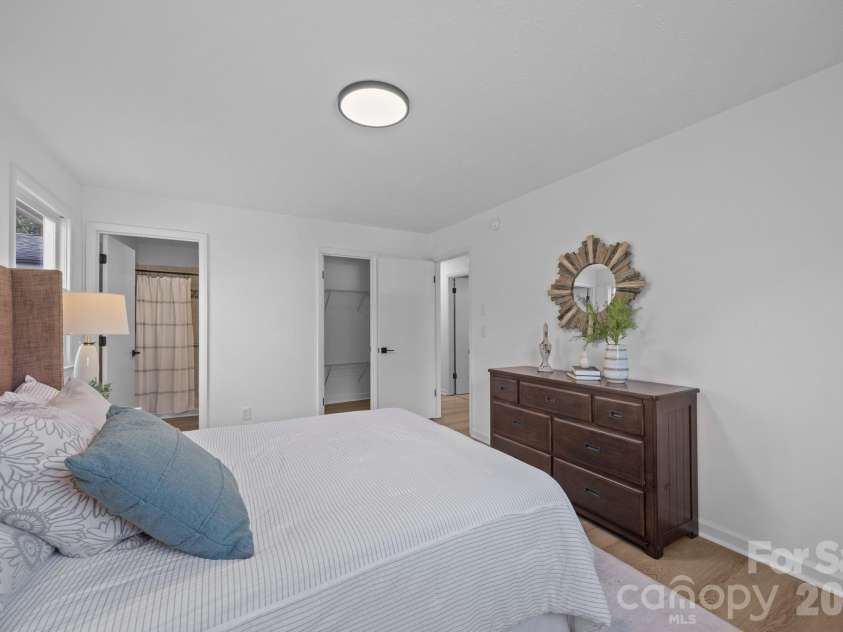 23 Coronet Lane, Hendersonville, NC 28792.  MLS# CAR4330078, YatesRealty ID 2561. 