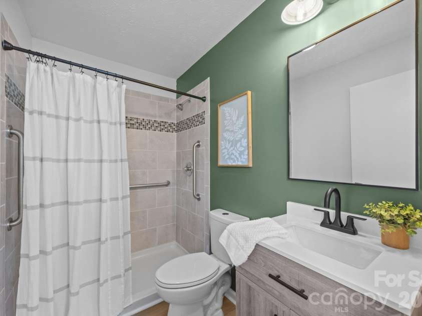 23 Coronet Lane, Hendersonville, NC 28792.  MLS# CAR4330078, YatesRealty ID 2561. 