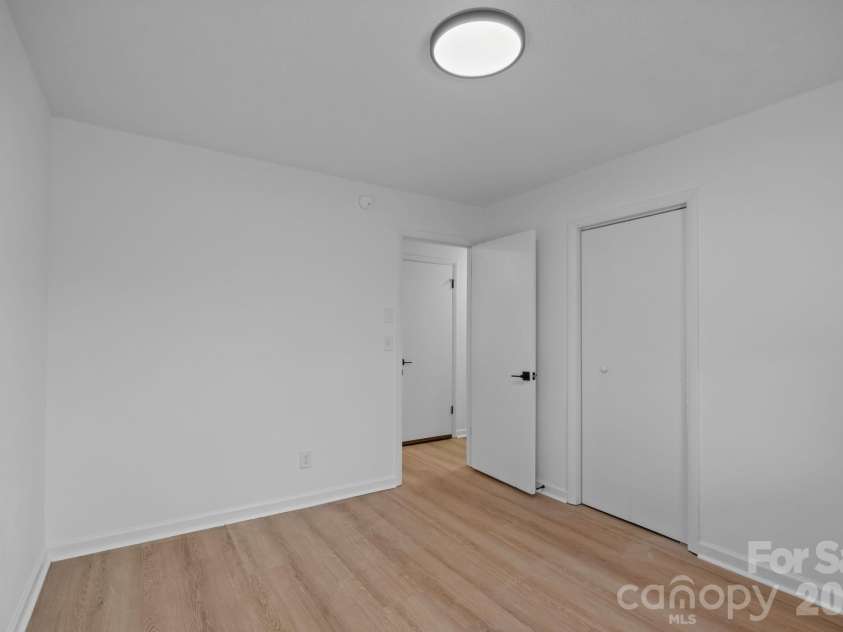 23 Coronet Lane, Hendersonville, NC 28792.  MLS# CAR4330078, YatesRealty ID 2561. 