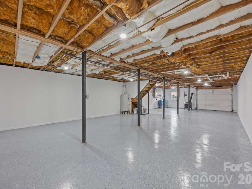 23 Coronet Lane, Hendersonville, NC 28792.  MLS# CAR4330078, YatesRealty ID 2561. 