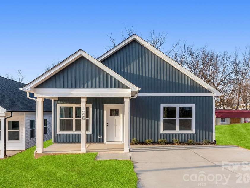 1558 7th Avenue Drive, Hickory, NC 28602.  MLS# CAR4373488, YatesRealty ID 25610. 