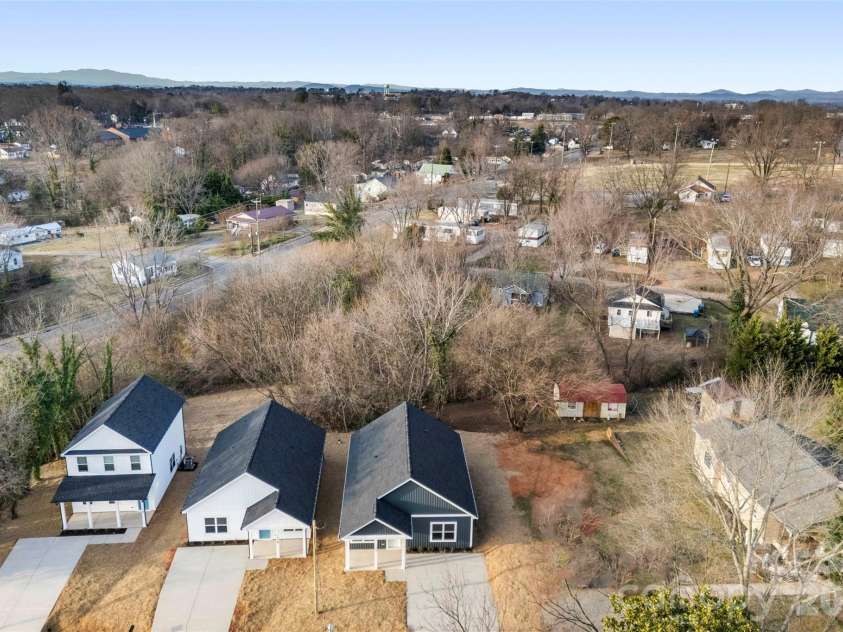 1558 7th Avenue Drive, Hickory, NC 28602.  MLS# CAR4373488, YatesRealty ID 25610. 