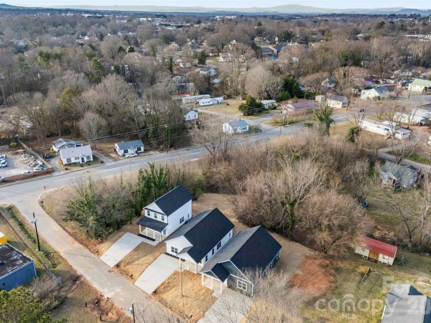 1558 7th Avenue Drive, Hickory, NC 28602.  MLS# CAR4373488, YatesRealty ID 25610. 