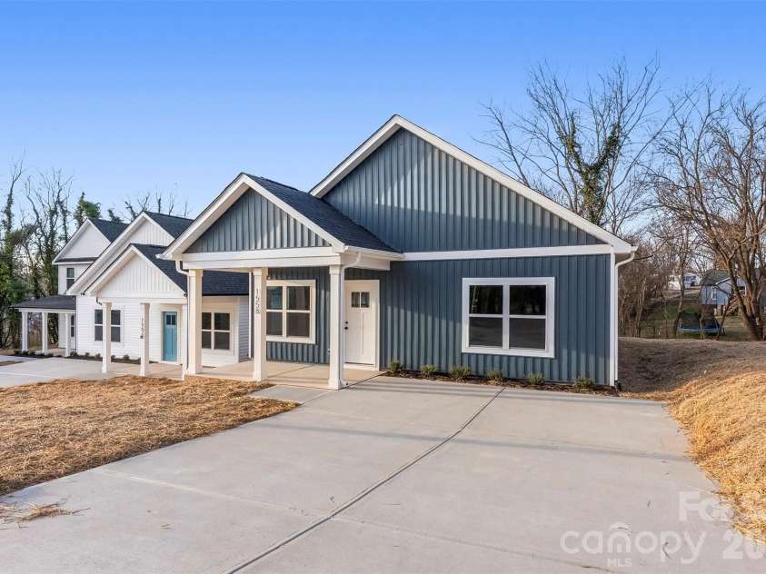 1558 7th Avenue Drive, Hickory, NC 28602.  MLS# CAR4373488, YatesRealty ID 25610. 