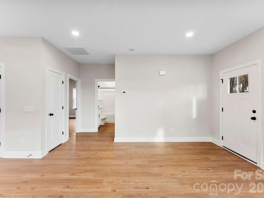1558 7th Avenue Drive, Hickory, NC 28602.  MLS# CAR4373488, YatesRealty ID 25610. 