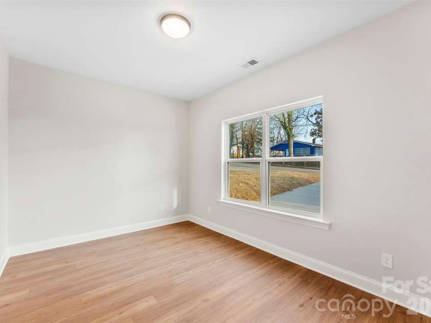 1558 7th Avenue Drive, Hickory, NC 28602.  MLS# CAR4373488, YatesRealty ID 25610. 
