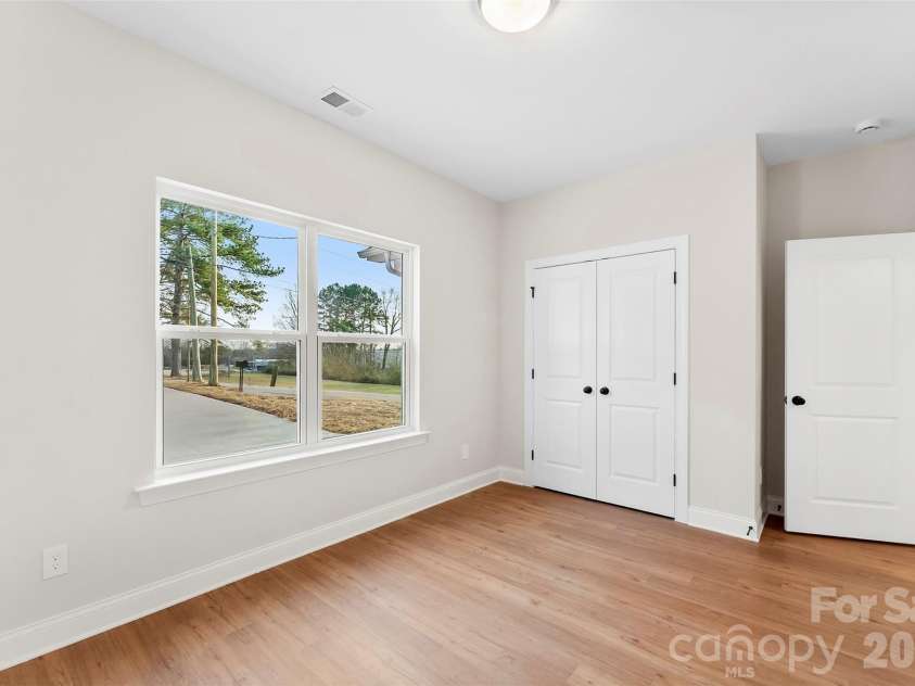 1558 7th Avenue Drive, Hickory, NC 28602.  MLS# CAR4373488, YatesRealty ID 25610. 