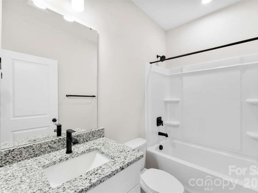 1558 7th Avenue Drive, Hickory, NC 28602.  MLS# CAR4373488, YatesRealty ID 25610. 
