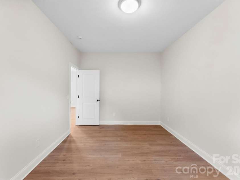 1558 7th Avenue Drive, Hickory, NC 28602.  MLS# CAR4373488, YatesRealty ID 25610. 