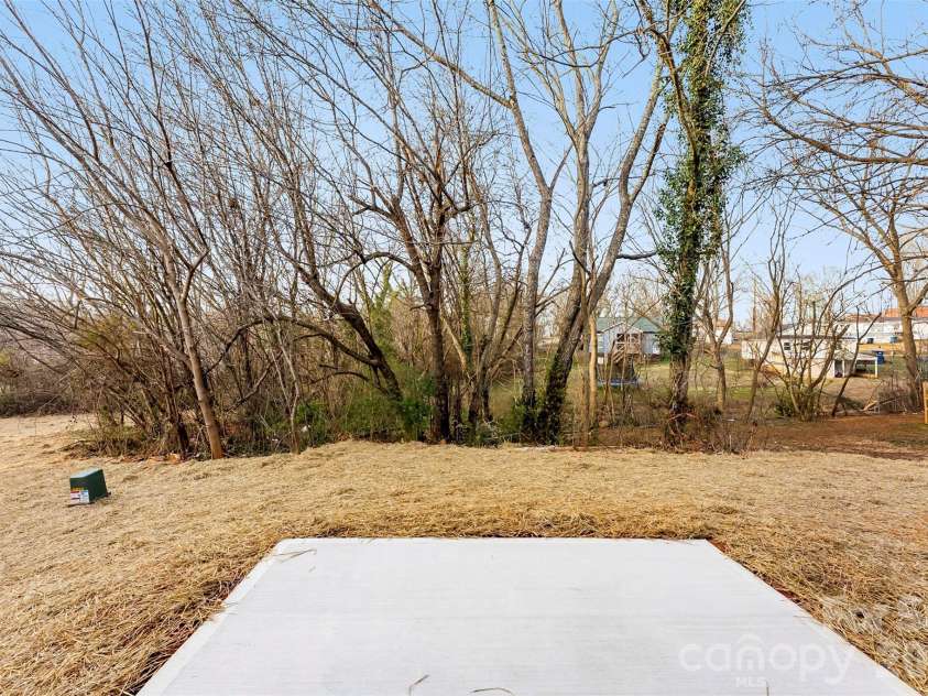 1558 7th Avenue Drive, Hickory, NC 28602.  MLS# CAR4373488, YatesRealty ID 25610. 