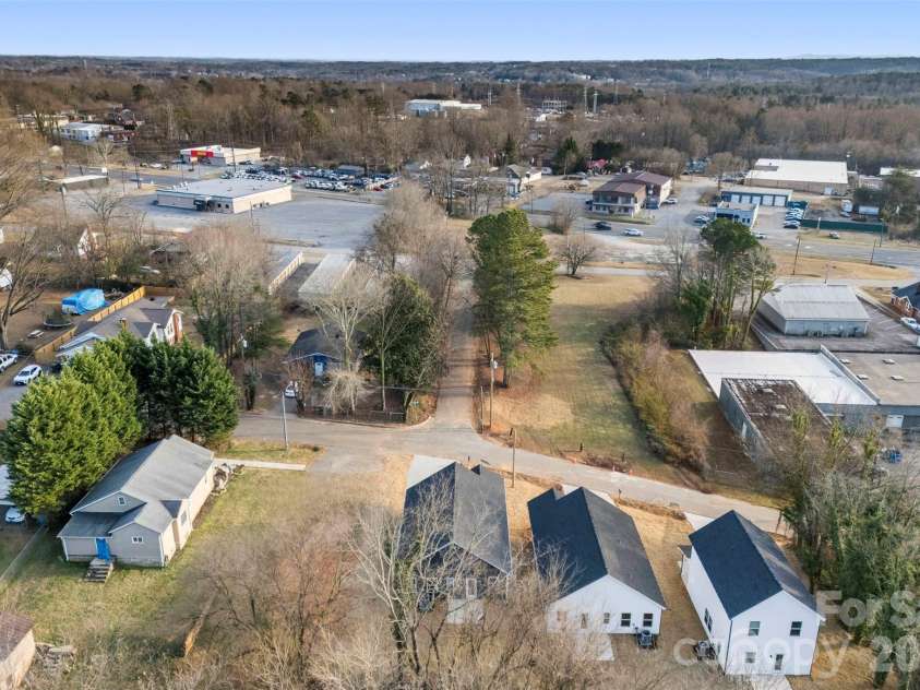 1558 7th Avenue Drive, Hickory, NC 28602.  MLS# CAR4373488, YatesRealty ID 25610. 