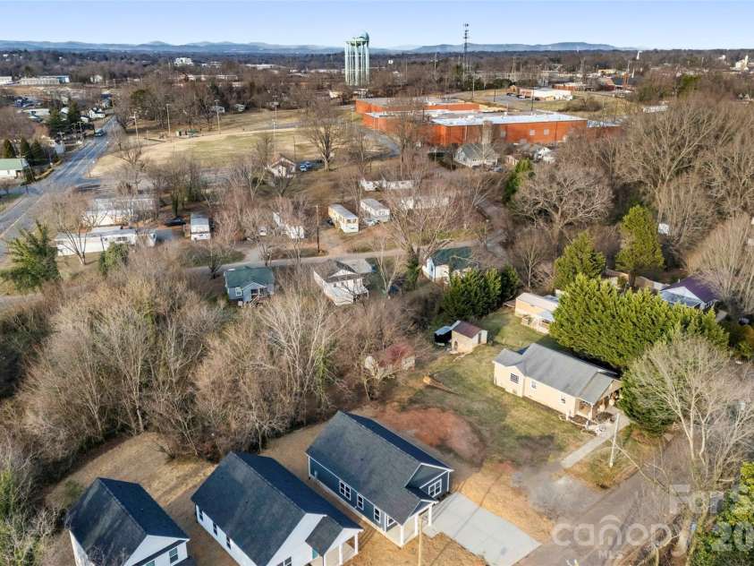 1558 7th Avenue Drive, Hickory, NC 28602.  MLS# CAR4373488, YatesRealty ID 25610. 
