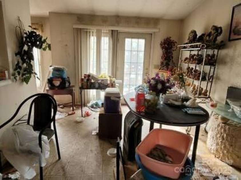 115 Hawkins Avenue, Salisbury, NC 28144.  MLS# CAR4277876, YatesRealty ID 25611. 